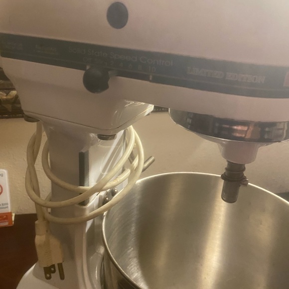 💚VINTAGE KITCHENAID LIMITED EDITION KSM5 MIXER W/2 BOWLS & ALL ATTACHMENTS - Picture 5 of 12